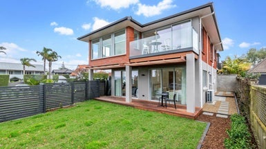 1/7 Seacliffe Avenue, Belmont, Auckland - Carousel 1