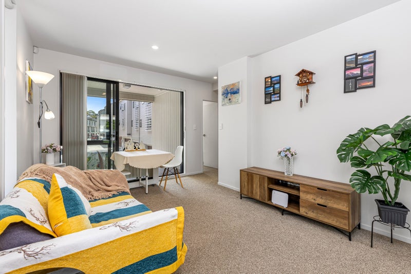 1/10 Silver Moon Road, Albany Heights, Auckland - Carousel 2