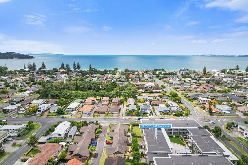 307/252 Centreway Road, Orewa, Orewa - Carousel 1