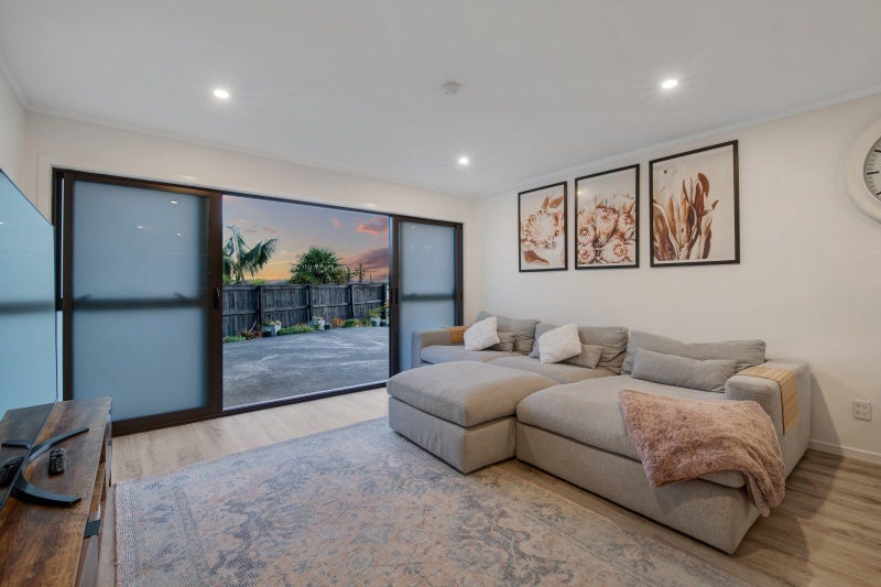 42 Albatross Road, Red Beach, Red Beach - Carousel 2