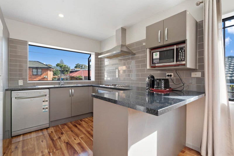 9 Claywest Place, Glen Eden, Auckland - Carousel 2