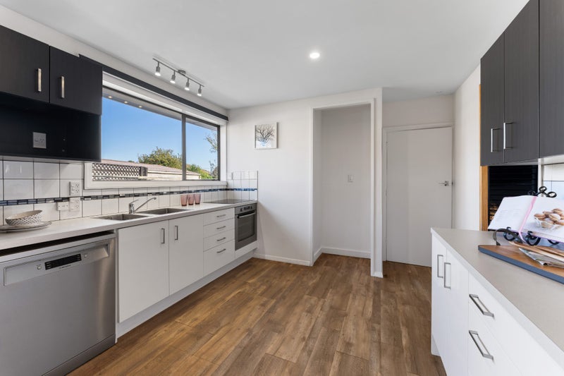 17 Digby Place, Bromley, Christchurch - Carousel 2