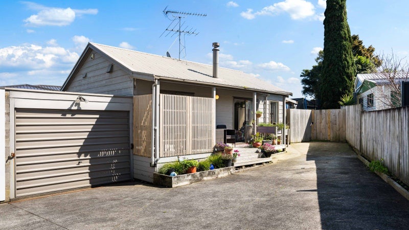 4B Fernleigh Avenue, Waiuku, Waiuku - Carousel 1