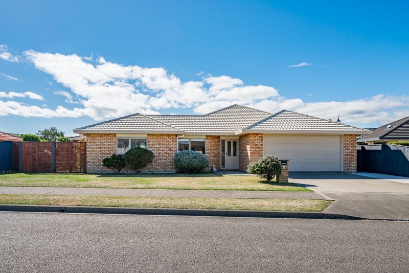 5 Holcombe Drive, Paraparaumu - Carousel 1