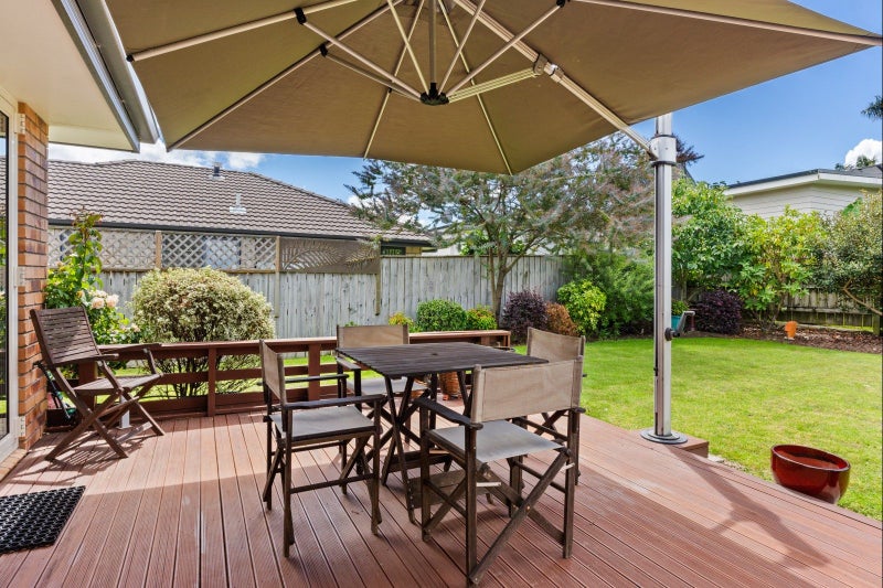 26 Sterling Park, Lytton West, Gisborne - Carousel 1