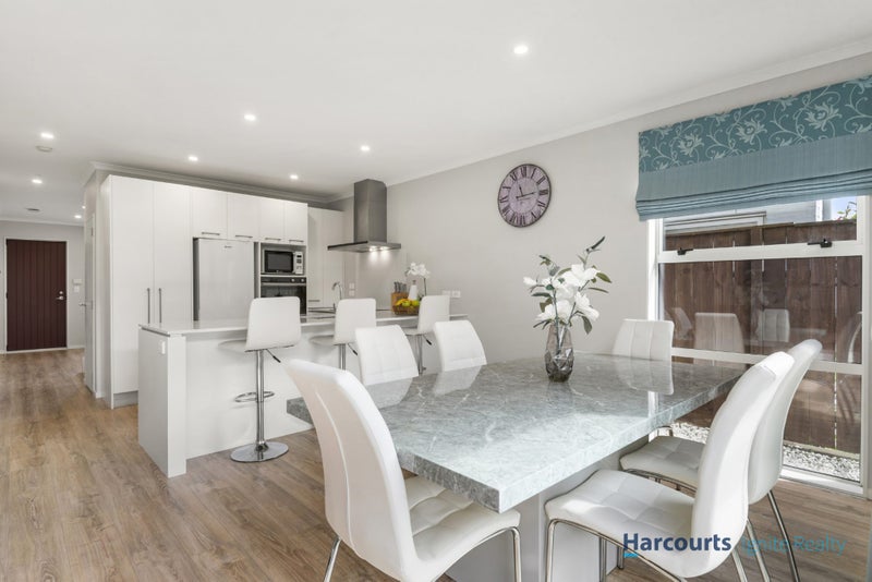 7 Samuel Cassidy Avenue, Swanson, Auckland - Carousel 1