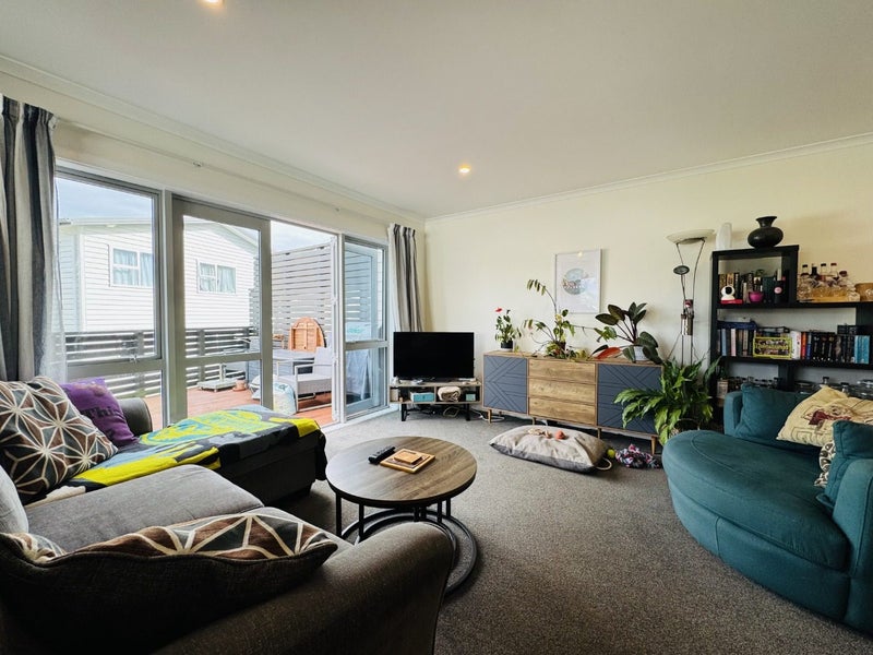 5/20 Glanmire Road, Newlands, Wellington - Carousel 2