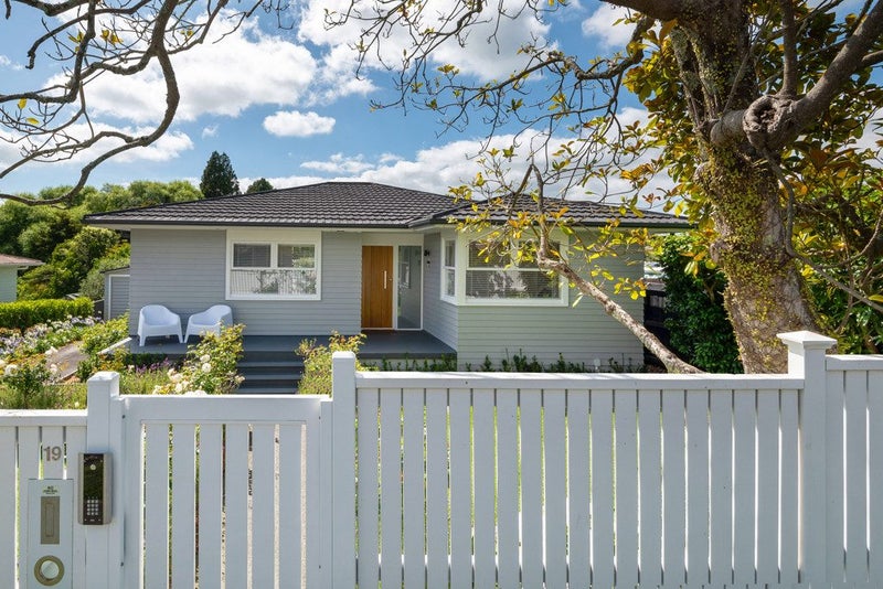 19 Betsland Crescent, Hillcrest, Auckland - Carousel 1