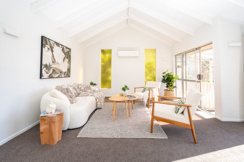 11 Selkirk Way, Karori, Wellington - Carousel 2