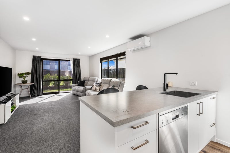 10 Clontarf Lane, Belfast, Christchurch - Carousel 2