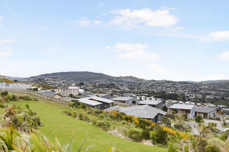 42 Astelia Way, Woodridge, Wellington - Carousel 15