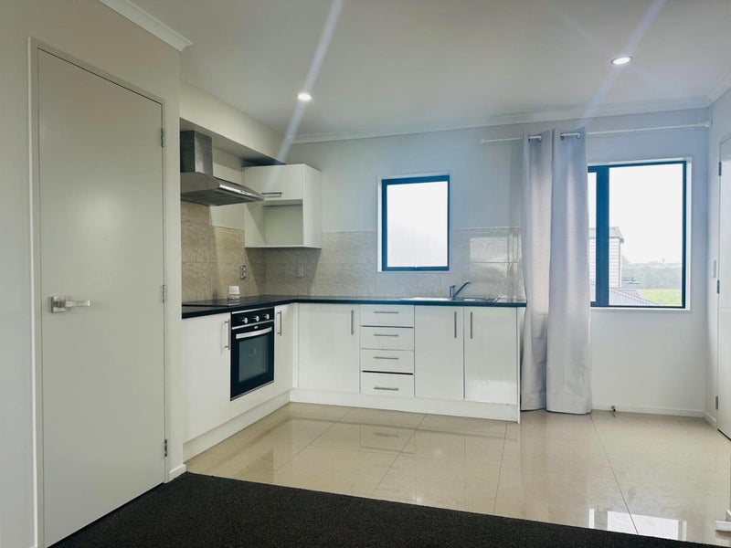 2/8 Kerrs Road, Wiri, Auckland - Carousel 2