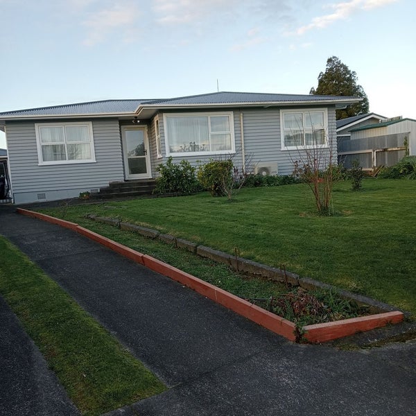 8 Greenock Place, Awapuni, Palmerston North - Carousel 1