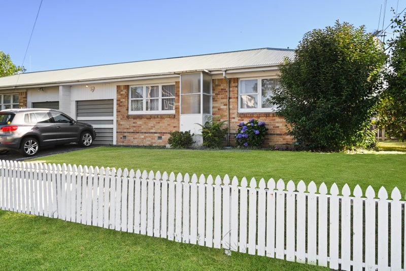 1B Greensboro Street, Hamilton East, Hamilton - Carousel 1