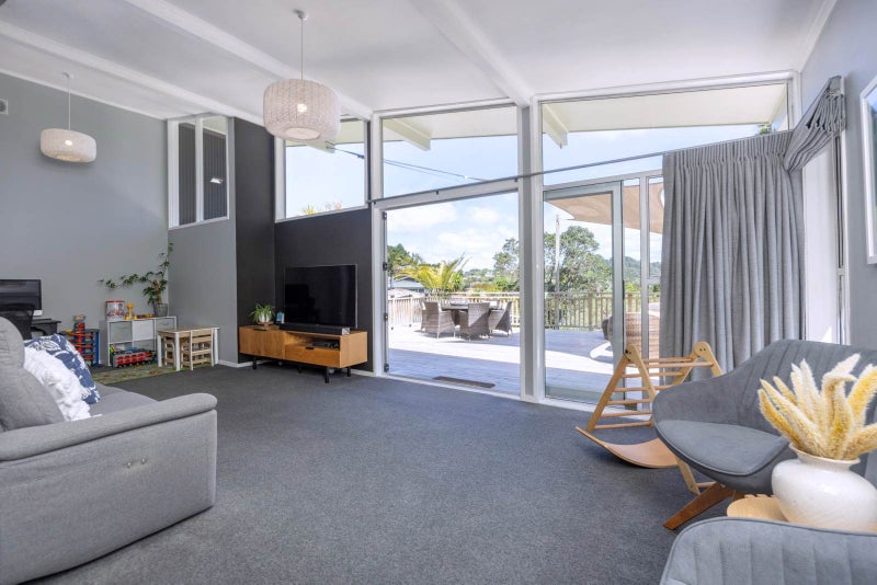 24 Scotstoun Place, Glen Eden, Auckland - Carousel 2