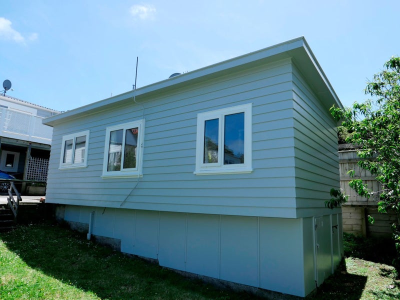 32 Charlotte Avenue, Brooklyn, Wellington - Carousel 9