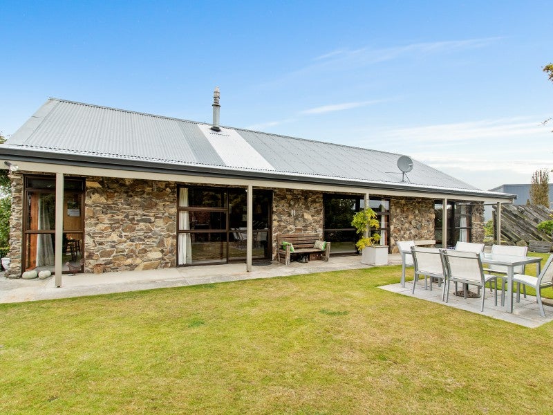 8 Thackeray Street, St Andrews - Carousel 1