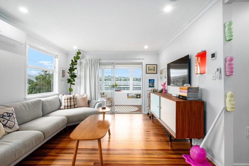 23 Cara Crescent, Paparangi, Wellington - Carousel 2
