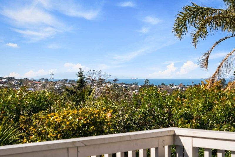 2/24 Geoffrey Road, Torbay, Auckland - Carousel 1