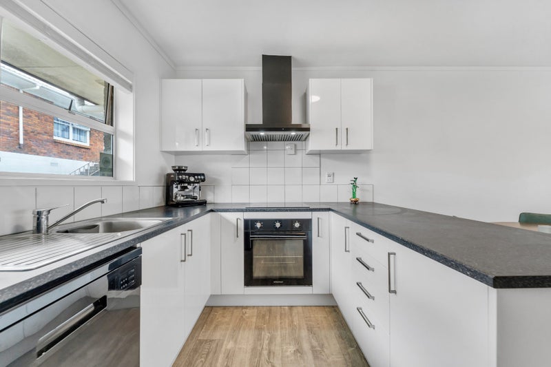 2/86 Archers Road, Glenfield, Auckland - Carousel 1