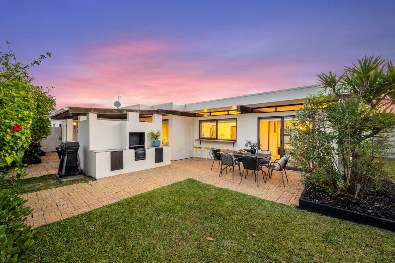7 Tabago Place, Half Moon Bay, Auckland - Carousel 2
