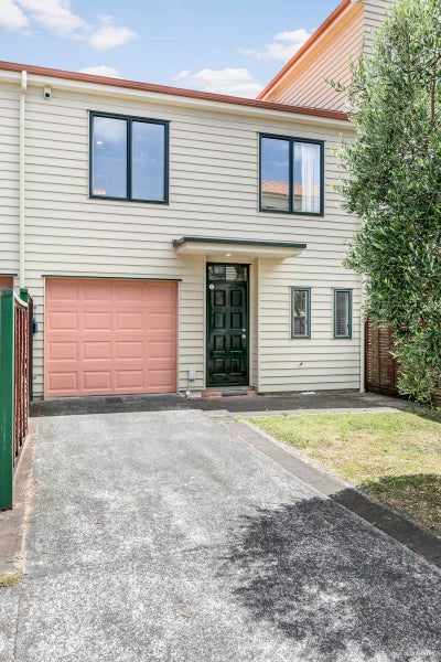 64/1 Ambrico Place, New Lynn, Auckland - Carousel 1