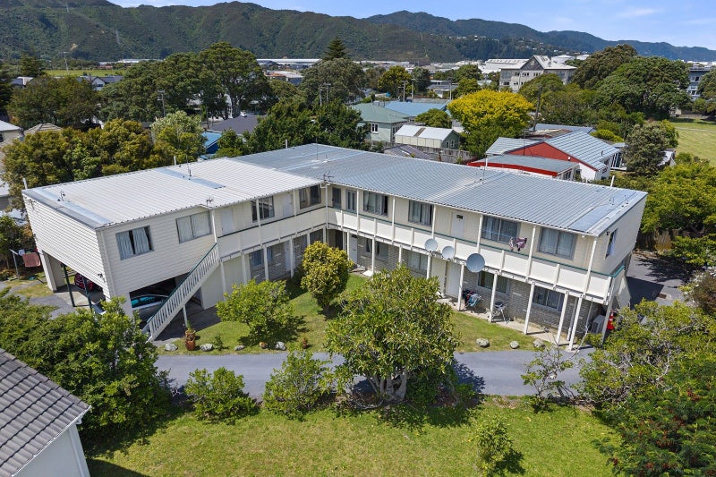 8/19 PIRIE CRES, MOERA, LOWER HUTT - Carousel 16