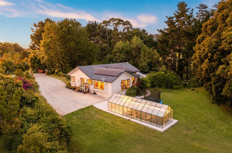 1041A Scenic Drive North, Swanson, Auckland - Carousel 2