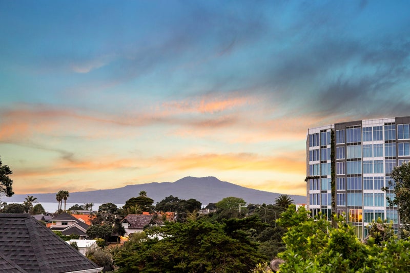 17A Rangitoto Terrace, Milford, Auckland - Carousel 2