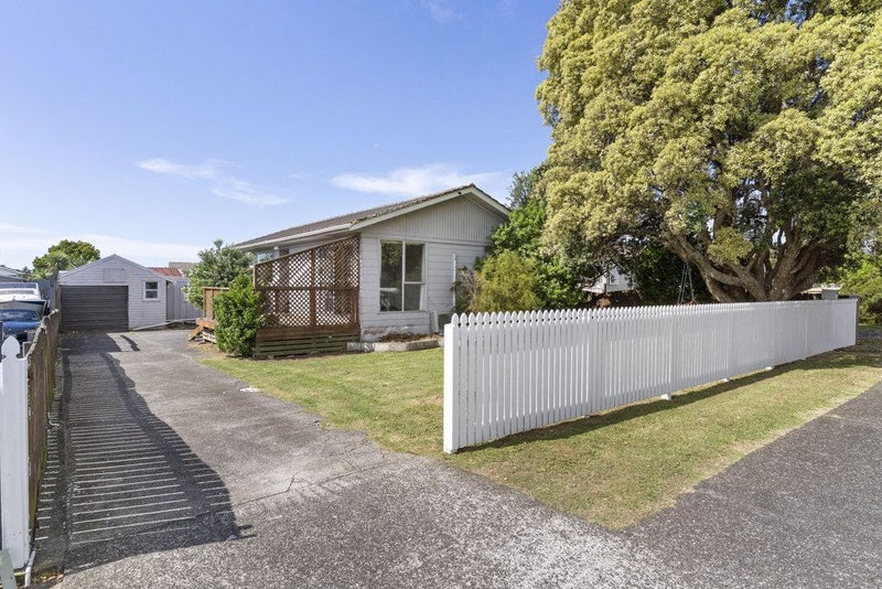 15 Gibbons Road, Weymouth, Auckland - Carousel 2