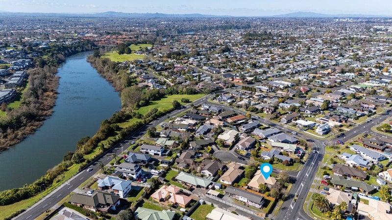 1 Jean Place, Pukete, Hamilton - Carousel 2