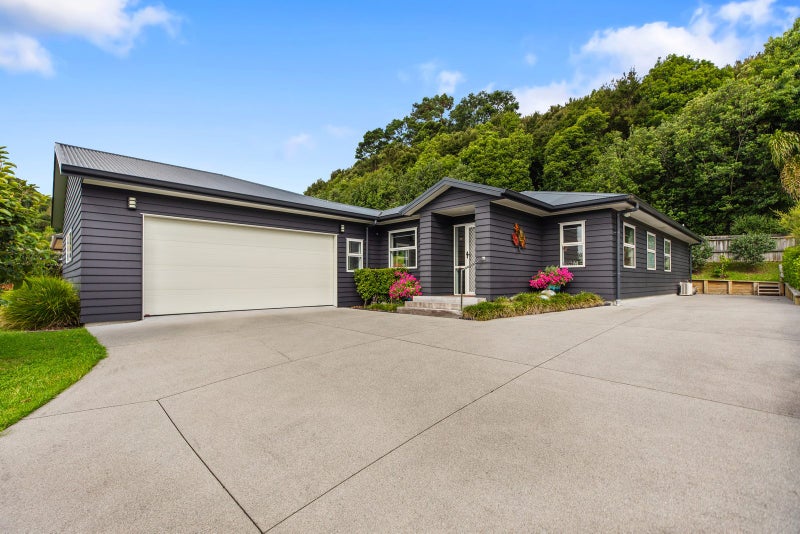 69 Bathurst Crescent, Pyes Pa, Tauranga - Carousel 1