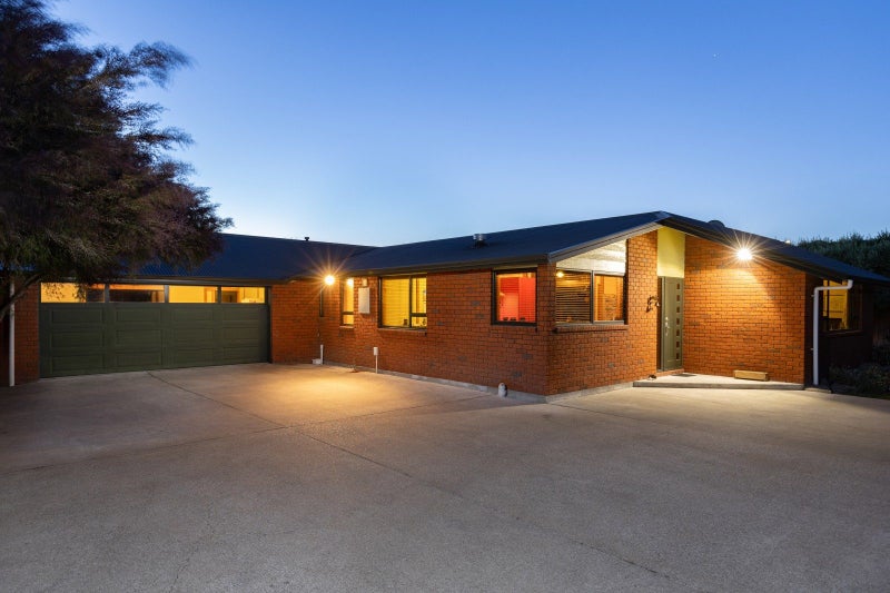 16 de Castro Drive, Blenheim, Blenheim - Carousel 1