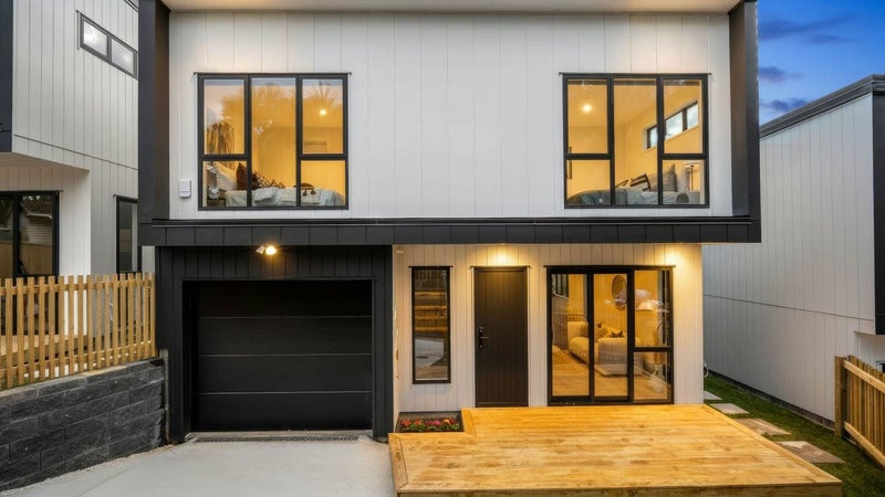 129 Arran Road, Browns Bay, Auckland - Carousel 1