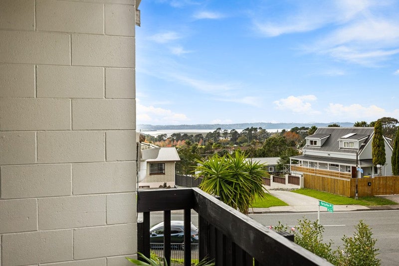 2/2 Forsythe Place, Massey, Auckland - Carousel 1