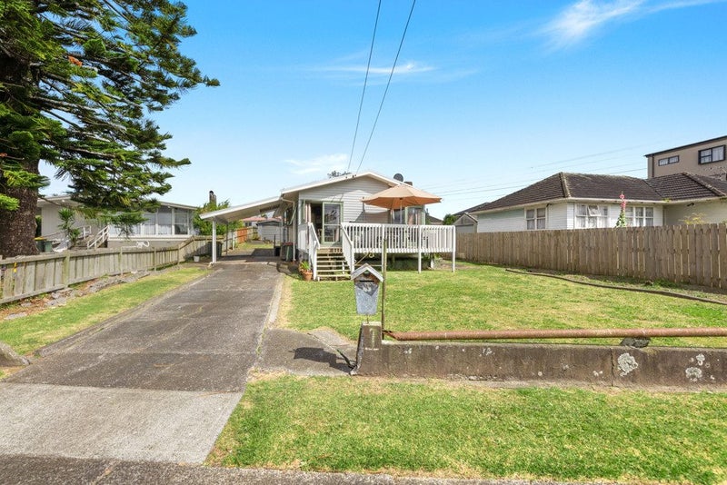 31 Mcburney Place, Mangere East, Auckland - Carousel 1