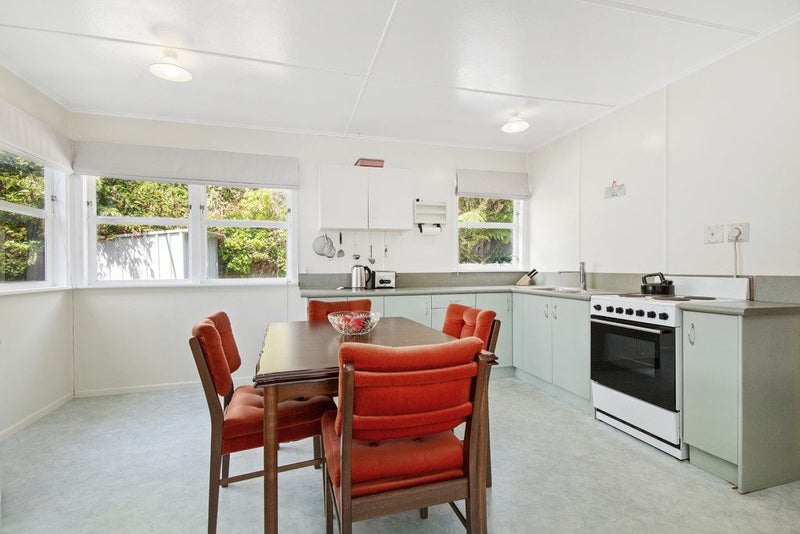 11 August Street, Stokes Valley, Lower Hutt - Carousel 2