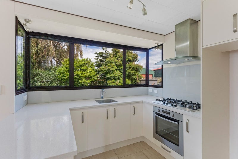 10 Robert Grove, Paraparaumu, Paraparaumu - Carousel 2