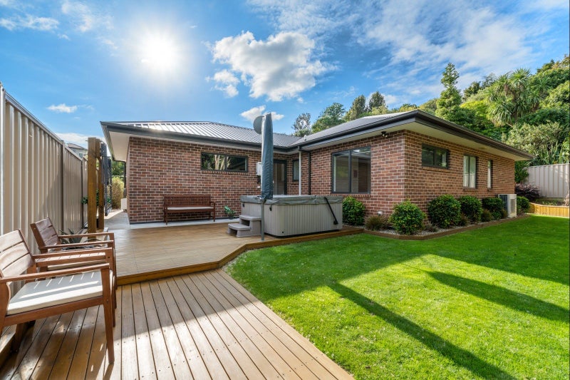5 Fern Lane, Whalers Gate, New Plymouth - Carousel 1