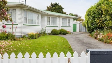 8 Somerset Crescent, Highbury, Palmerston North - Carousel 1