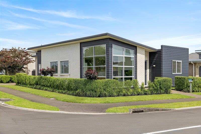 1 Lanyard Street, Pyes Pa, Tauranga - Carousel 1