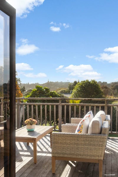 7 Highland Avenue, Titirangi, Auckland - Carousel 2