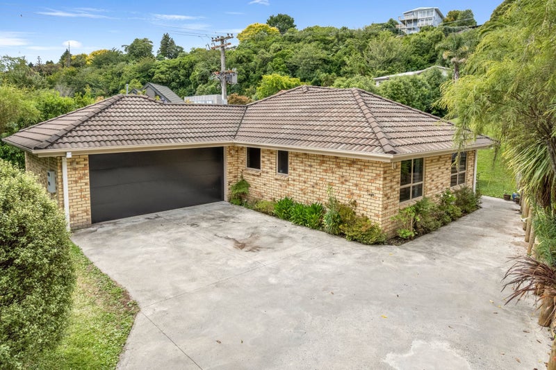 8 Libra Place, Kawaha Point, Rotorua - Carousel 1