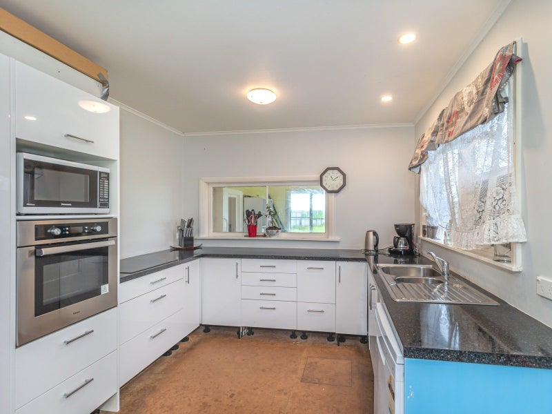 428 Waitarere Beach Road, Waitarere, Levin - Carousel 2