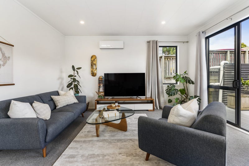 1 Japonica Drive, Beach Haven, Auckland - Carousel 2