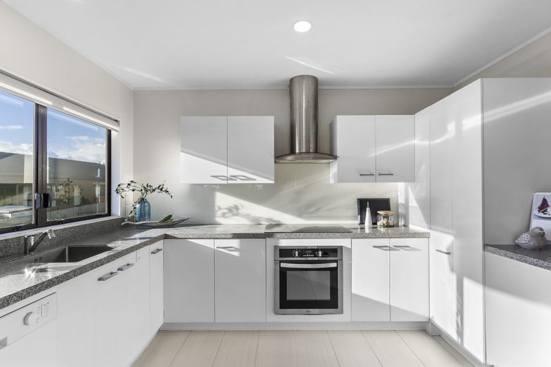 2/21 Venus Place, Half Moon Bay, Auckland - Carousel 2