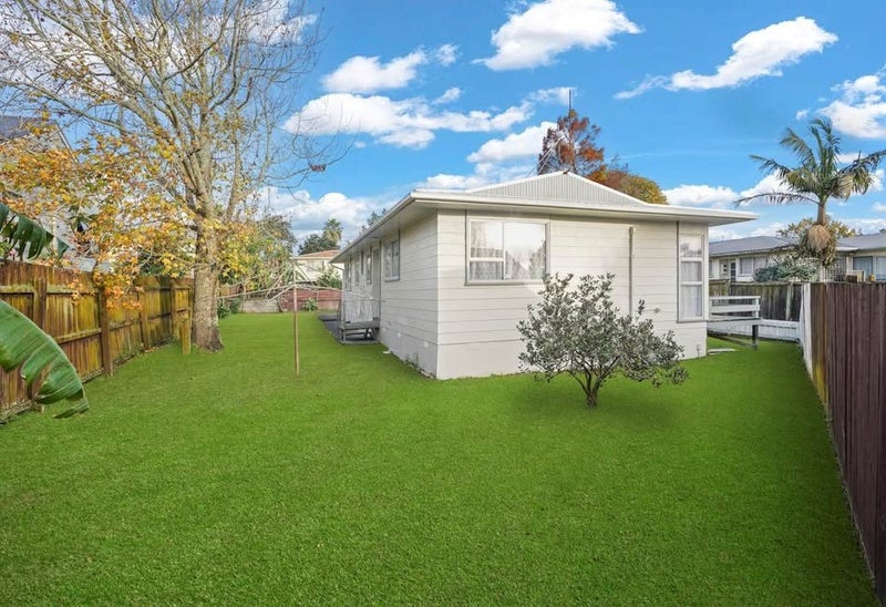 1/58 Te Irirangi Drive, Clover Park, Auckland - Carousel 1