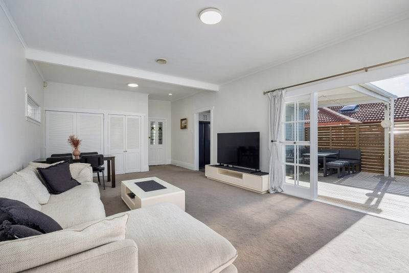 116 Carrington Road, Mount Albert, Auckland - Carousel 2