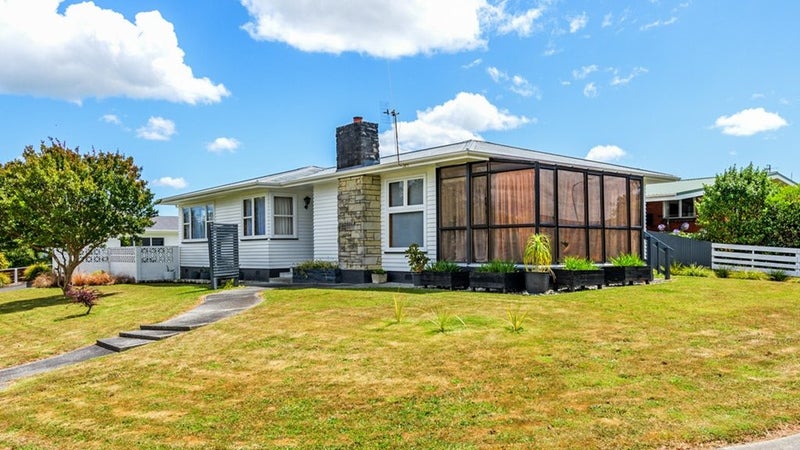 10 Wairau Place, Kelvin Grove, Palmerston North - Carousel 1