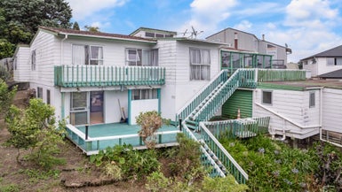 34 Pokapu Street, Titirangi, Auckland - Carousel 1